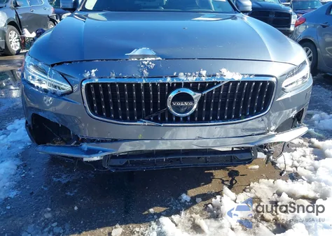 2017 Volvo V90 Cross Country T6 z USA, uszkodzony, nr VIN YV4A22NLXH1001253